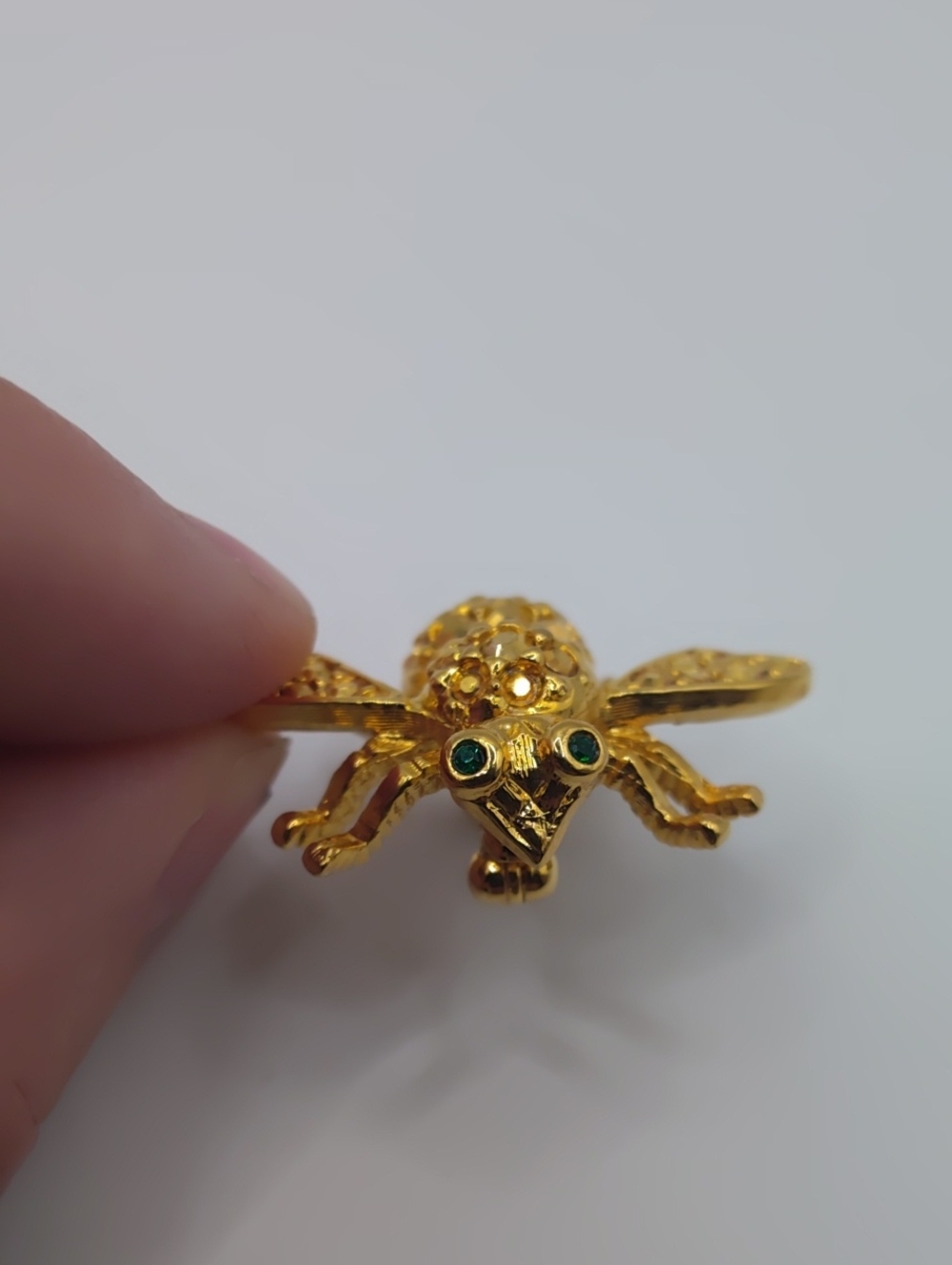 Joan Rivers Gold Tone Bee - Picture 6 of 8